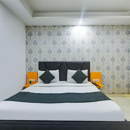 Hotel Kelvish Free Airport Pickup Нью-Делі Екстер'єр фото